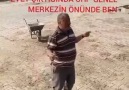 EVET ÇIKTIĞINDA CHP GENEL MERKEZİN ÖNÜNDE BEN (TEMSİLİ) )