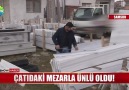 Evin çatısına mezar koydu!