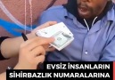 Evsiz insanların sihirbazlık numaralarına verdiği tepkiler