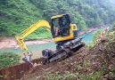 Excavator that can climb almost vertical cliff