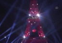 Eyfel kulesi yeniden Türk bayrağına büründü