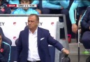 Fatih Terim, dördüncü hakemin yanına giderek, İngiltere'nin of...