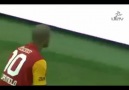 Felipe Melo taraftarları böyle coşturuyor :)