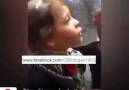 Filistinli cesur kızdan İsrail askerlerine Teröristsiniz!