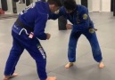 Finta nas pernas atacando o braço de... - Jiu-Jitsu Lifestyle