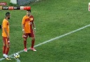 Galatasarayda Yasin Öztekin ve Emrah Başsanın korner organizasyonu D