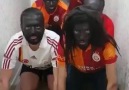 Galatasaray taraftarlarından Bafetimbi Gomise destek videosu.