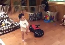 Gangnam Style Dansı Yapan Bebek