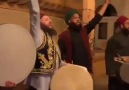 Geçen yine tımarhanede arkadaşlarla parti veriyoruz...
