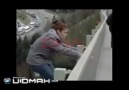 Genç Kız Köprüden Aşağı Atlıyor[Türkiye]