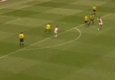 Genç Zlatan'ın Ajax'taki güzel bir golünü izleyelim;