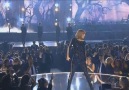 58. Grammy Ödülleri 'Out of the Woods' Performansı