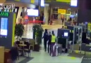 GTA Oynar Gibi Havalimanında Arabasıyla Dolaşan Eleman