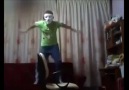 Harlem Shake videosu yapmaya çalışan ergen :)