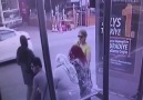 Hayatın Yükünü Daha Fazla Kaldıramayan Otobüs Durağı