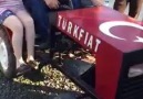 Helal Olsun Çocuk Yapmış Böyle İnsanlara İmkan Verin..