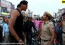 Hindistanda bir polis.