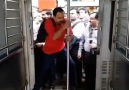 Hindistanda iş çıkışı metroya binmek