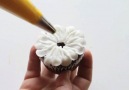 How to Pipe Buttercream Daisy's