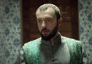 Hürrem Sultan, Hatice'nin bebeğini kurtarıyor.