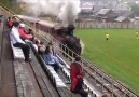 İçinden tren geçen futbol sahası !