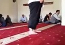 idris namaz kılarken :)