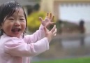 İlk kez yağmur gören bebeğin masum heyecanı (: