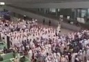 Indonesian pilgrims Beautiful reciting at the airport.