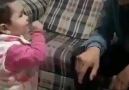 İşitme engelli babasıyla işaret diliyle konuşan minik yavru..