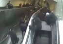 İstanbulda metro yürüyen merdiveninin çökme anı Daha fazlası için