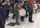 İstanbul Kadıköyde Hayır Bandosu şarkılarla yürüyor