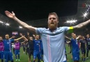 İzlanda takımı, çeyrek finali kutluyor.