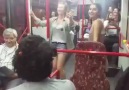 İzmirde bir belediye otobüsüne çalgıcılar binerse.
