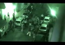 Izmir'de polis bakiyor Ak genclik sopalarla cocuk dövüyor