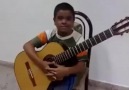 10-jähriger Junge spielt Titanic auf der Gitarre!