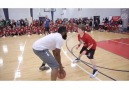 James Harden çocukları eğlendirirken, kendisi de eğleniyor