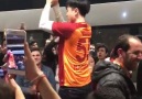 Japon bir Galatasaray taraftarı antreman sonrası 3lü çektirdi