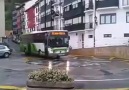 Japonlar &değil otobüslerin dönemediği sokakta &Yol&yapmışlar...