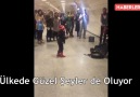 Kadıköy-Kartal metrosunda müzisyenlere şeflik yapan ufaklık bö...
