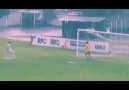 Kaleciden akıl almaz gol