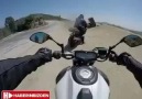 Kamyon ile kafa kafaya çarpışan motorcu.