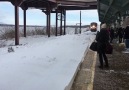 Karların içinden geçen trenin sürprizi!