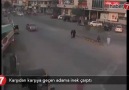 Karşıdan karşıya geçen adama inek çarptı