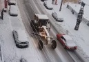 Kemalpaşa merkezde yol açma çalışmaları hızla devam etmektedir.