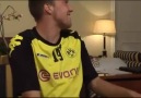 Kevin Grosskreutz gülmekten röportaja devam edemiyor :D