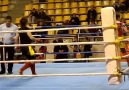 54 kg muay thai mavi köşe final