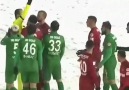 Kim Demis Karda Futbol Oynammaz Die