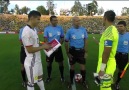Kolombiya ve Paraguay arasında oynanan maçta atılan para dik g...