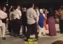 Komik bir düğün - gAride Gari (sarı pantolonluya dikkat :D)