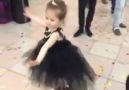 Küçük Kızdan Zerafet Akan Kafkas Dansı